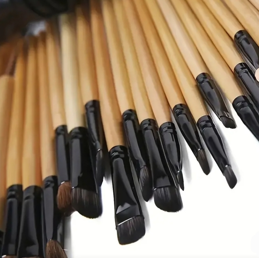 32-PIECE BEAUTY MAKE-UP BRUSHES IN WRAP COVER WITH TIE (NWOT) - Picture 3 of 5